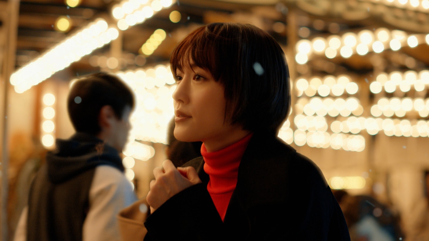 ユニクロ「LifeとWear / ヒートテック“夜の遊園地”編」より。