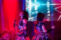 水湊みお（左）と宇咲（右）。