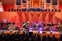 「GLAY Anthology presents -UNITY ROOTS & FAMILY,AWAY 2022-」静岡・アクトシティ浜松 中ホール公演の様子。（撮影：岡田裕介）