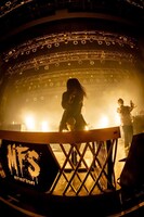 アイナ・ジ・エンド（BiSH）とHiro（MY FIRST STORY）。（Photo by Viola Kam［V'z Twinkle］）