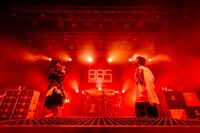 アイナ・ジ・エンド（BiSH）とHiro（MY FIRST STORY）。（Photo by Viola Kam［V'z Twinkle］）