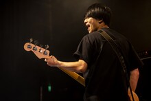 関野義将（B / totemぽぉる）（Photo by Viola Kam［V'z Twinkle］）