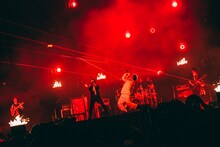 THE ORAL CIGARETTESとMAH。（Vo / SiM）（撮影：ハタサトシ）