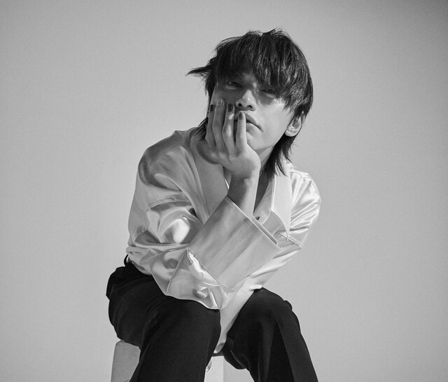 SKY-HI「THE DEBUT」CD+DVD / Blu-ray盤ジャケット