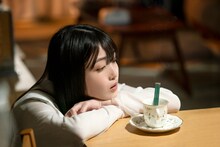 映画「左様なら今晩は」より。 (c)2022 山本中学・少年画報社／「左様なら今晩は」製作委員会