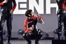 水を飲むHEESEUNG。