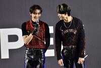 左からSUNGHOON、NI-KI。