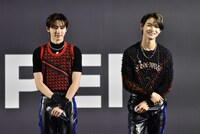 左からSUNGHOON、NI-KI。