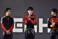 左からJAY、HEESEUNG、JUNGWON。
