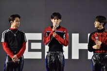 左からJAY、HEESEUNG、JUNGWON。