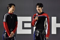 左からJAY、HEESEUNG。
