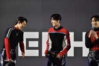 左からJAY、HEESEUNG、JUNGWON。