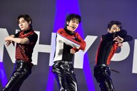 HEESEUNG（中央）