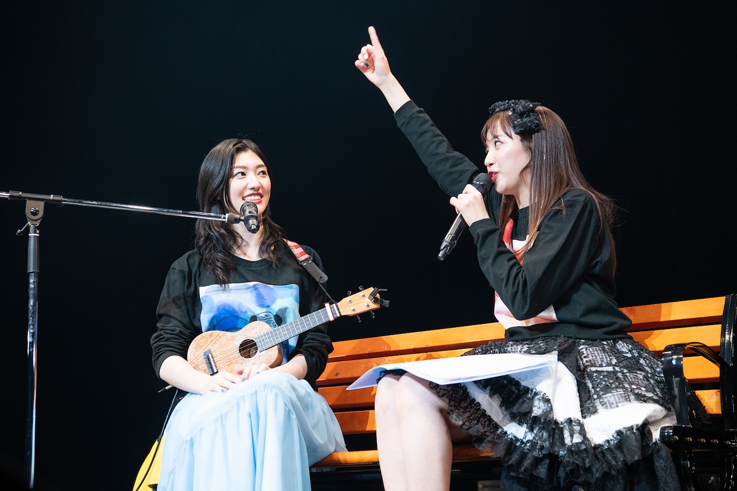 小林歌穂（左）と中山莉子（右）。