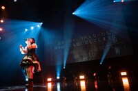 「若者のすべて」を歌う中山莉子。