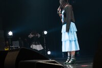 ゲストを置いて立ち去る中山莉子。