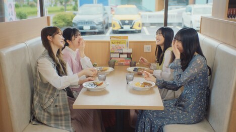 「帰ってきた！ココイチde HAPPY！キャンペーン」CM動画より。(c)Seed&Flower LLC