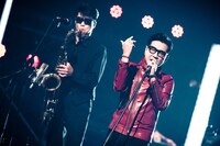 左から藤井尚之、藤井フミヤ。（写真提供：NHK）