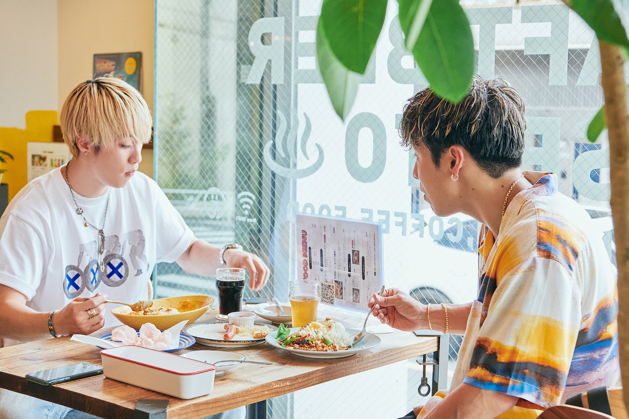 左から藤原樹、RIKU。