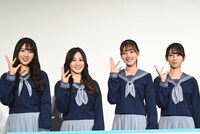 左から富田鈴花、潮紗理菜、佐々木美玲、金村美玖。