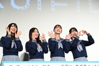 左から富田鈴花、潮紗理菜、佐々木美玲、金村美玖。