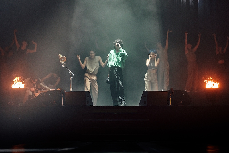 人気画像1位は「米津玄師、2年半ぶりツアー「変身」を完走“10万人”と共有した時間に『どれだけ得難いことか』」より、米津玄師。（撮影：太田好治 / 立脇卓 / 横山マサト / 八尾武志）