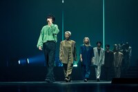 「馬と鹿」のパフォーマンスの様子。