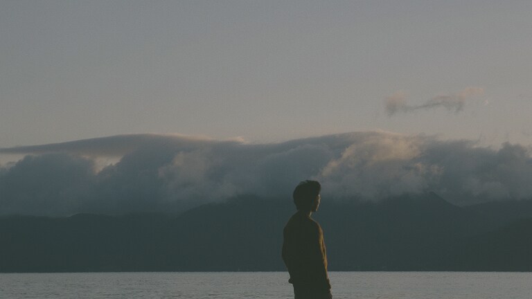 yonawoニューアルバムより「Yesterday」MV公開、監督はミラーレイチェル智恵