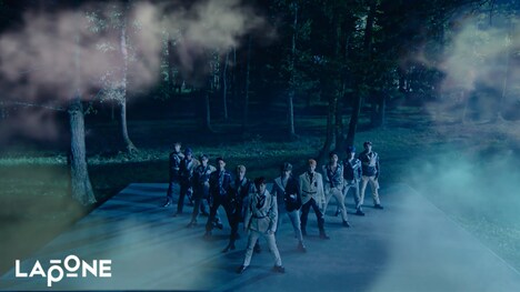 JO1「SuperCali」ミュージックビデオより。