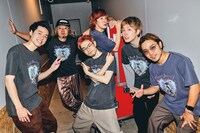 菅田将暉とバンドメンバー（撮影：渡邉一生）