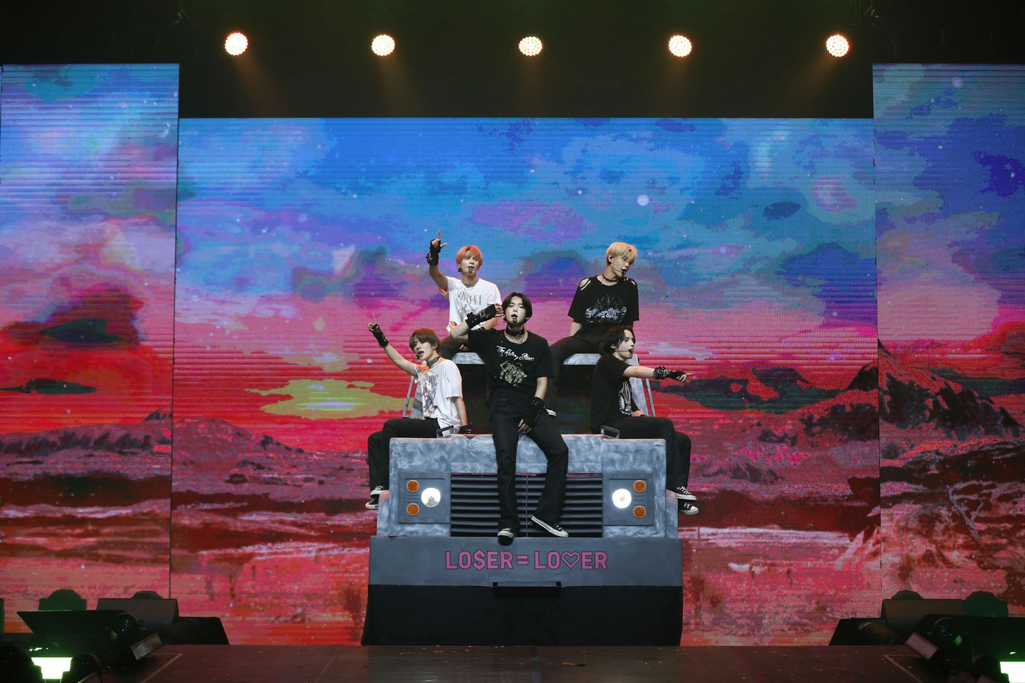 「TOMORROW X TOGETHER WORLD TOUR <ACT : LOVE SICK>」より。(P)&(C) BIGHIT MUSIC