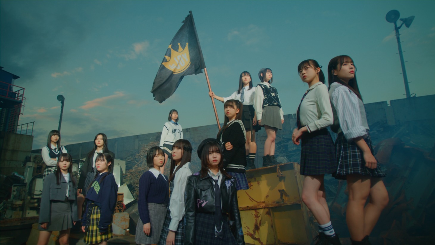 ≒JOY「超孤独ライオン」ミュージックビデオより。