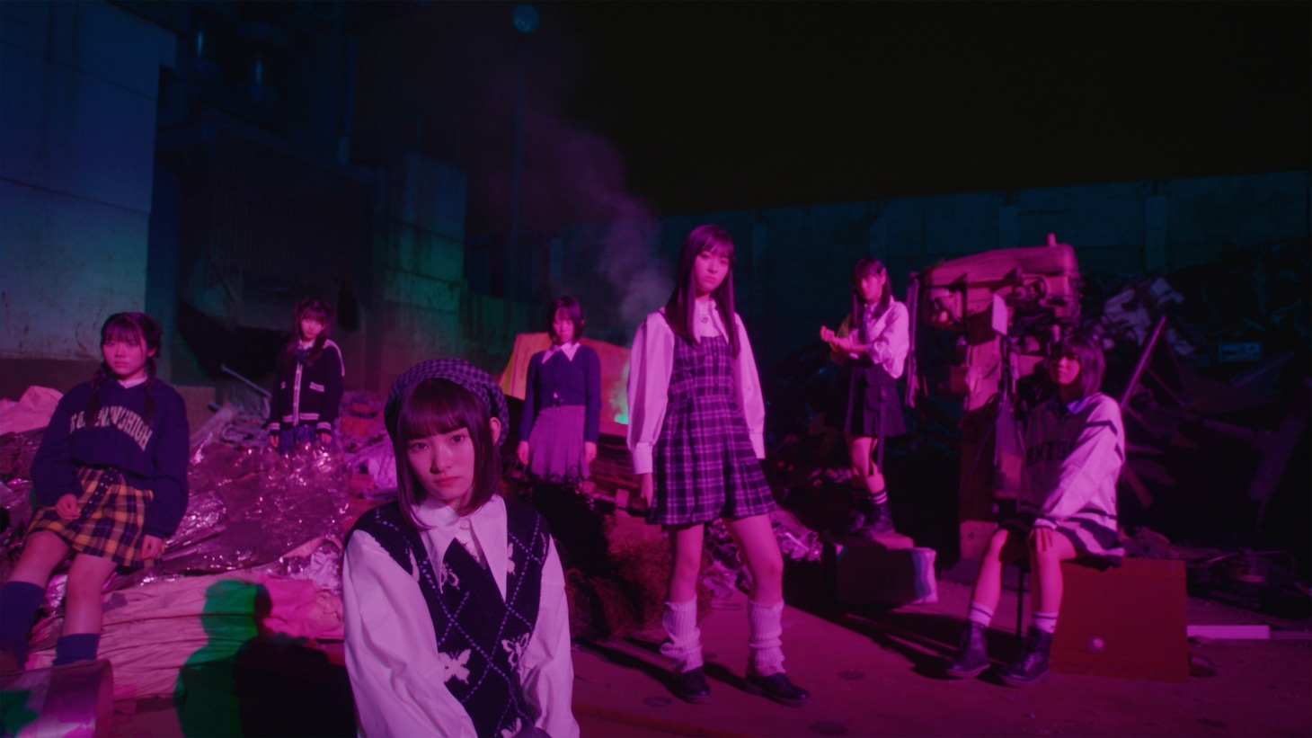 ≒JOY「超孤独ライオン」ミュージックビデオより。