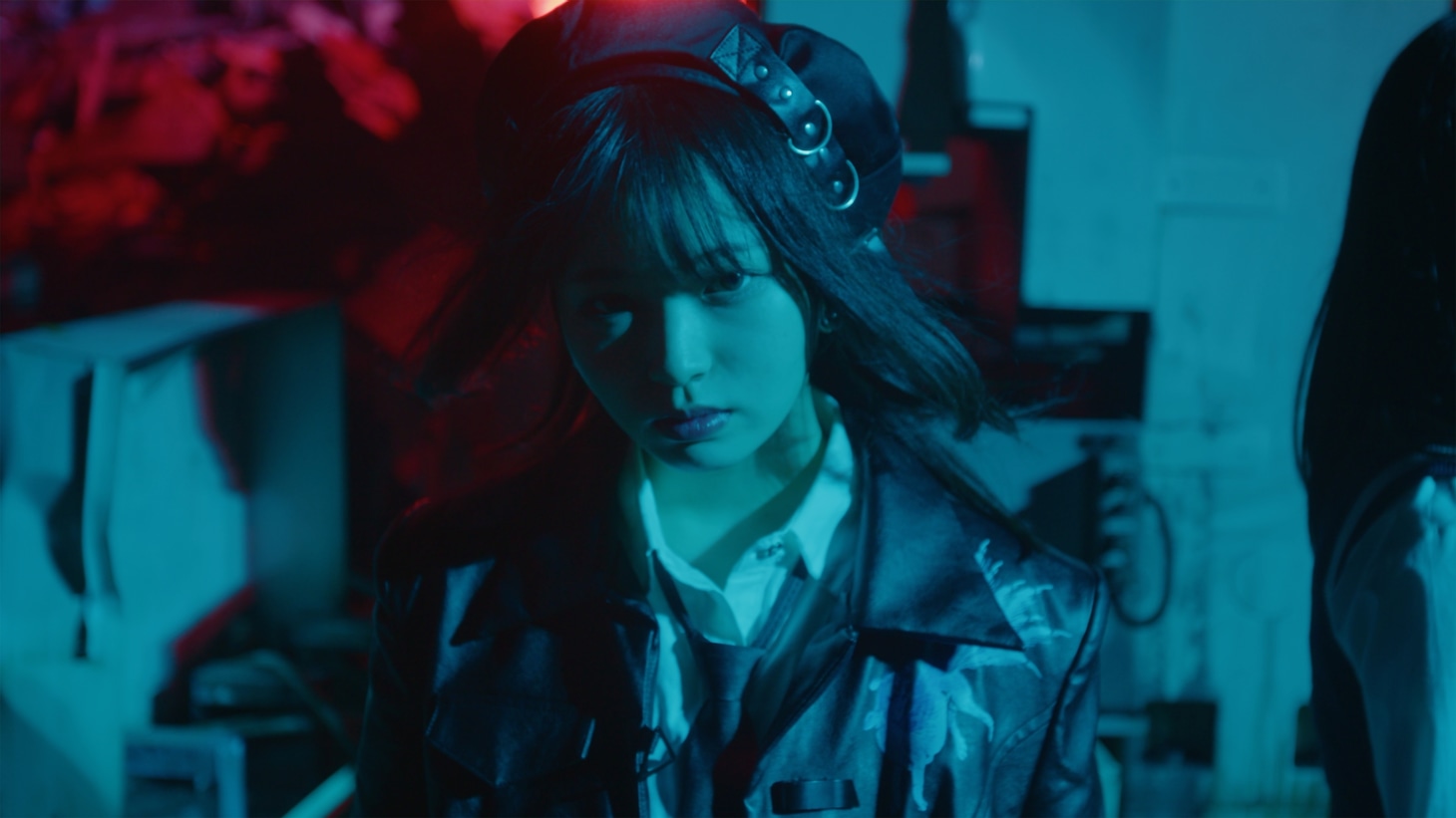 ≒JOY「超孤独ライオン」ミュージックビデオより。