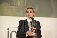 受賞の喜びを語るNovel Core。