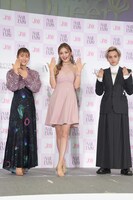 左から村上佳菜子、ゆうちゃみ、Novel Core。