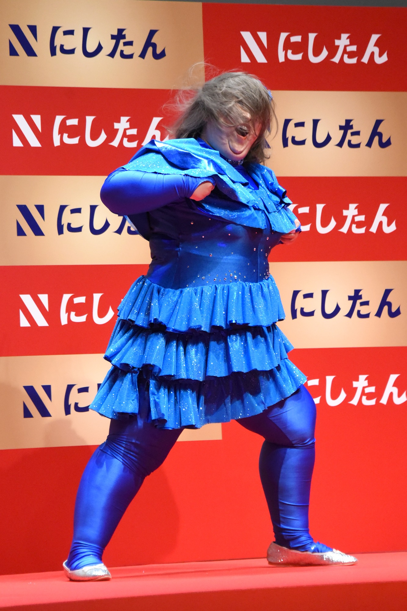 得意のダンスを披露するかなで（3時のヒロイン）。