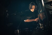 ジャスティン（Dr）（Photo by Kana Tarumi）