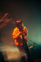 比喩根（Vo, G）（Photo by Kana Tarumi）