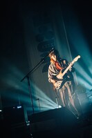 比喩根（Vo, G）（Photo by Kana Tarumi）