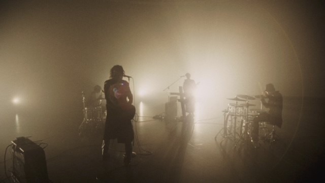 THE SPELLBOUND「すべてがそこにありますように。」ミュージックビデオのワンシーン。
