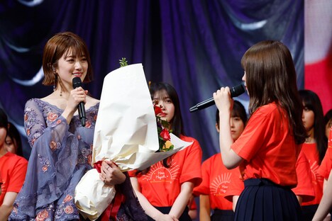 樋口日奈と秋元真夏。