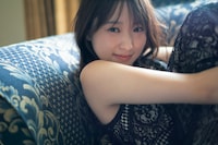 菅井友香（櫻坂46）卒業写真集「大切なもの」紀伊國屋書店限定版の裏表紙。 (c)細居幸次郎 / 集英社