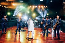 東京スカパラダイスオーケストラとyama。（撮影：西槇太一）