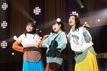 平成いそきんトリオ。左から中山莉子、柏木ひなた、小林歌穂。