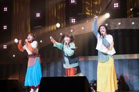 平成いそきんトリオ。左から中山莉子、柏木ひなた、小林歌穂。