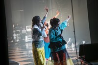 ステージをあとにする平成いそきんトリオ。