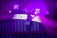 突然飛び出す星名美怜。