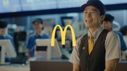マクドナルド新CM「青いバルーン」編より井ノ原快彦。
