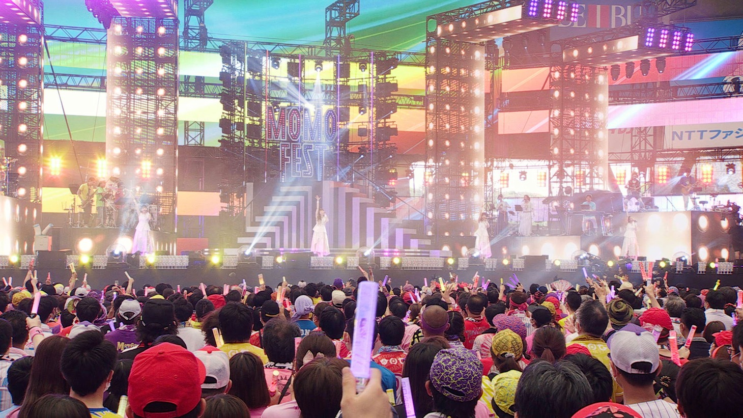 「ももクロ【LIVE】一味同心（from ももクロ夏のバカ騒ぎ2022 -MOMOFEST- DAY2）」より。